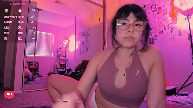 Snapshot of Evie-Luna chatting on June 6, 2:05 am Evie-Luna online show from June 6, 2:05 am