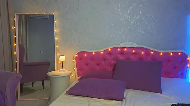 Ariana Petite online show from December 13, 6:42 am