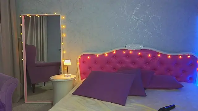 Ariana Petite online show from February 10, 11:13 pm