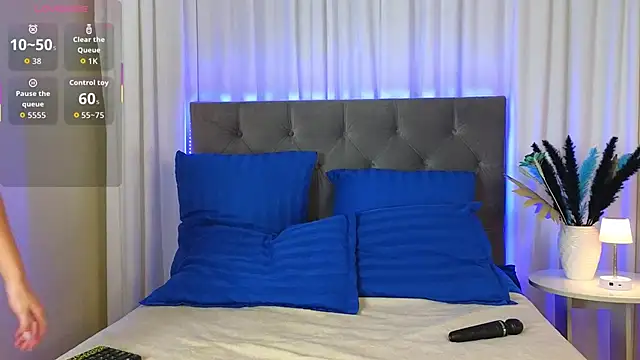 Ariana Petite online show from November 7, 9:37 pm