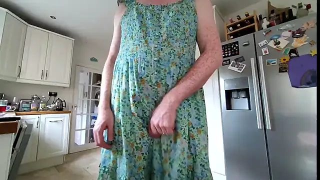 Snapshot of theSecretBallerino chatting on October 3, 9:50 am theSecretBallerino online show from October 3, 9:50 am