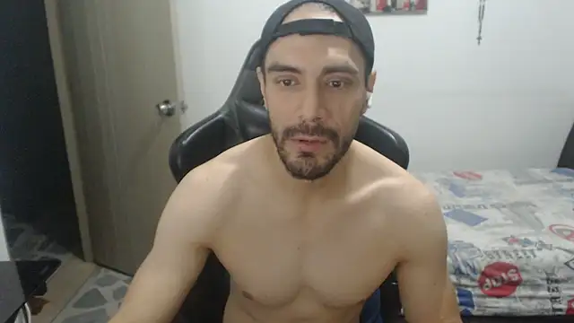 Snapshot of samuelgarcia_ chatting on June 15, 12:13 am samuelgarcia online show from June 15, 12:13 am