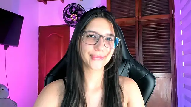 Snapshot of Luniverse chatting on November 5, 8:42 pm Luniverse online show from November 5, 8:42 pm