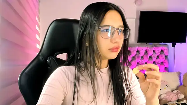 Snapshot of Luniverse chatting on November 10, 6:40 pm Luniverse online show from November 10, 6:40 pm