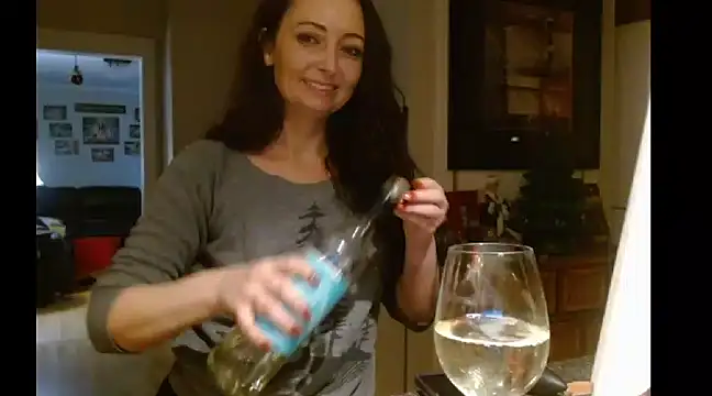 Snapshot of MissMara2021 chatting on December 7, 1:47 am MissMara2021 online show from December 7, 1:47 am