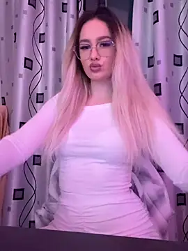 mollyxxx online show from February 24, 4:10 am