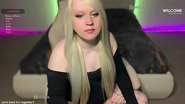 Snapshot of camsmiley chatting on June 6, 1:32 am camsmiley online show from June 6, 1:32 am