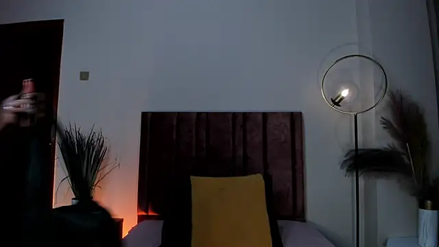 Snapshot of JupiteFox chatting on May 7, 11:54 pm JupiteFox online show from May 7, 11:54 pm