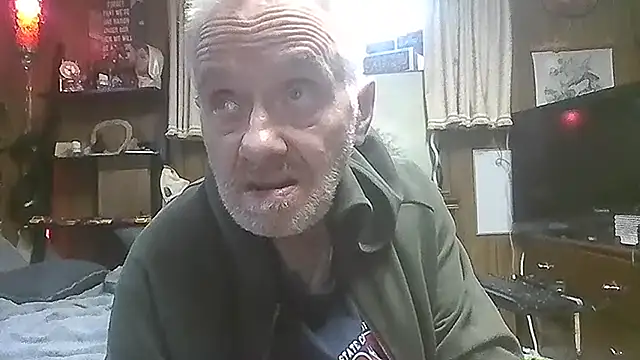 Snapshot of Makowboy chatting on June 28, 6:47 pm Makowboy online show from June 28, 6:47 pm