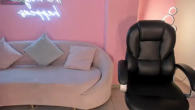 Snapshot of MiaRoberts1 chatting on November 4, 6:40 pm MiaRoberts1 online show from November 4, 6:40 pm