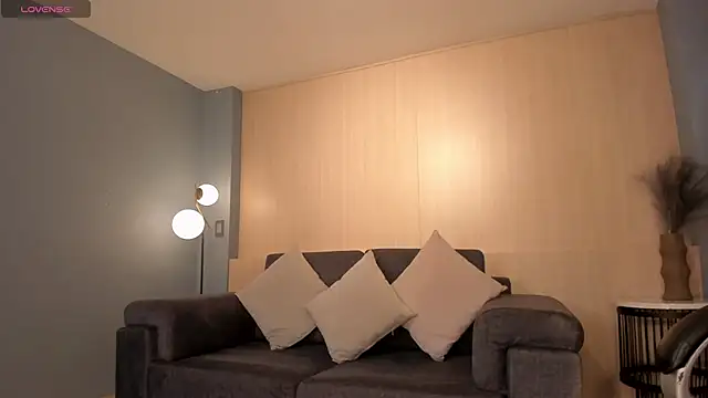 Snapshot of MiaRoberts1 chatting on November 13, 6:07 pm MiaRoberts1 online show from November 13, 6:07 pm