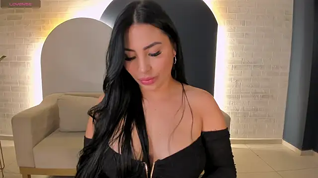 Snapshot of MiaRoberts1 chatting on August 3, 1:16 pm MiaRoberts1 online show from August 3, 1:16 pm