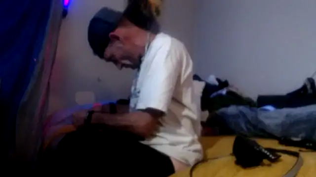 Snapshot of lickthecat chatting on September 22, 11:01 am lickthecat online show from September 22, 11:01 am