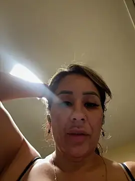 Snapshot of Aw_ThROAt9 chatting on May 25, 5:24 am Aw ThROAt9 online show from May 25, 5:24 am