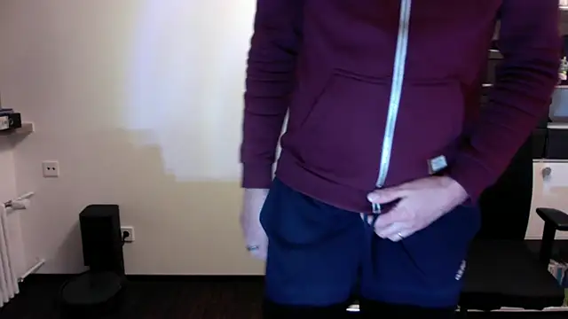 Snapshot of Slave_75 chatting on February 13, 5:53 pm Slave 75 online show from February 13, 5:53 pm