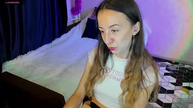 Snapshot of CurlySteph chatting on December 10, 10:05 pm CurlySteph online show from December 10, 10:05 pm