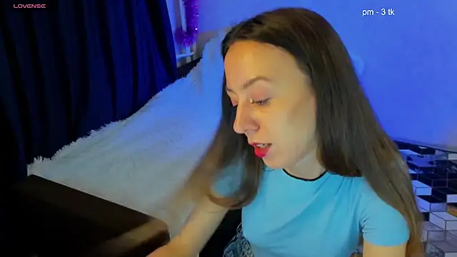 Snapshot of CurlySteph chatting on January 4, 8:59 pm CurlySteph online show from January 4, 8:59 pm