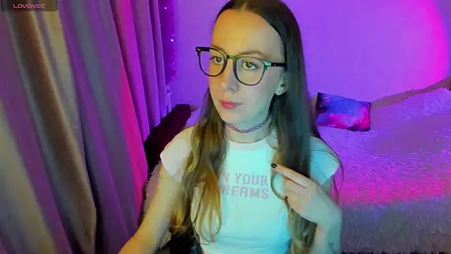 Snapshot of CurlySteph chatting on September 18, 6:43 pm CurlySteph online show from September 18, 6:43 pm