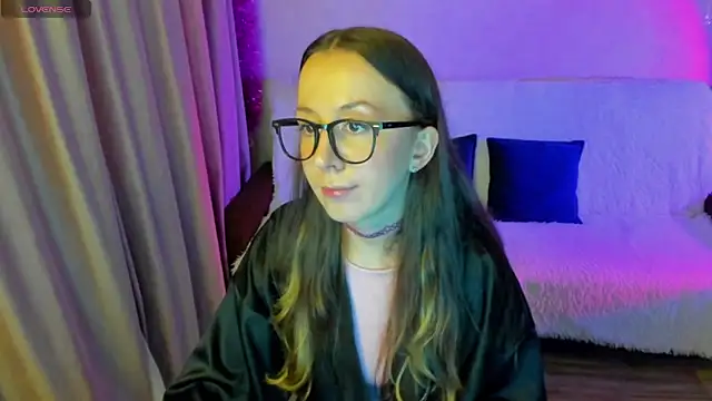 Snapshot of CurlySteph chatting on September 21, 3:24 pm CurlySteph online show from September 21, 3:24 pm