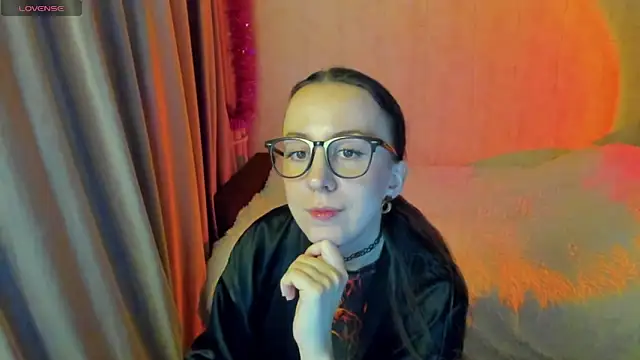 Snapshot of CurlySteph chatting on November 7, 5:57 pm CurlySteph online show from November 7, 5:57 pm