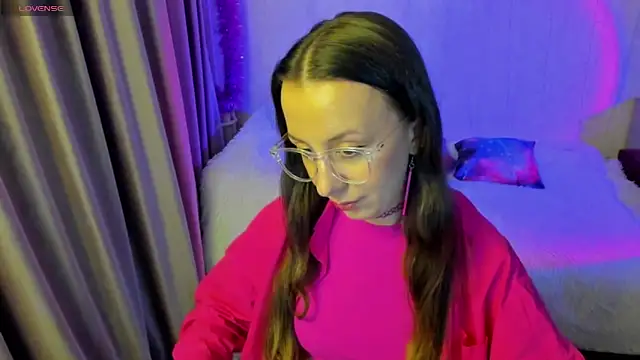 Snapshot of CurlySteph chatting on November 9, 3:54 pm CurlySteph online show from November 9, 3:54 pm