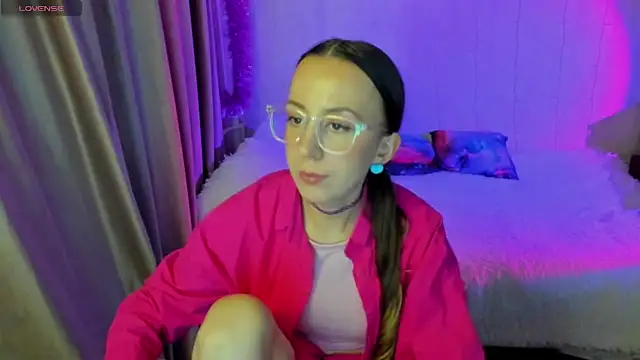 Snapshot of CurlySteph chatting on November 10, 6:18 pm CurlySteph online show from November 10, 6:18 pm