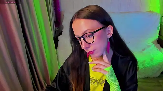 Snapshot of CurlySteph chatting on November 27, 5:26 pm CurlySteph online show from November 27, 5:26 pm