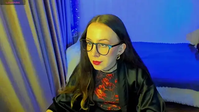 Snapshot of CurlySteph chatting on December 5, 5:20 pm CurlySteph online show from December 5, 5:20 pm