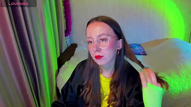 Snapshot of CurlySteph chatting on December 14, 5:29 pm CurlySteph online show from December 14, 5:29 pm