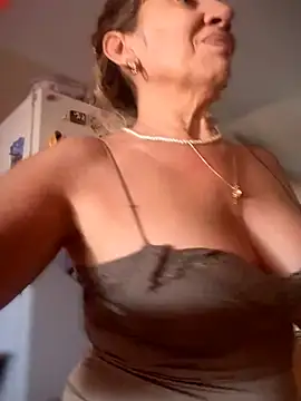 Snapshot of camelia3 chatting on May 4, 3:41 pm camelia3 online show from May 4, 3:41 pm