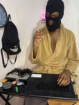 Snapshot of Shokiie chatting on November 22, 7:57 pm Shokiie online show from November 22, 7:57 pm