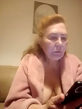 Hottie-Mom online show from April 9, 8:47 pm