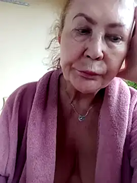 Hottie-Mom online show from July 23, 7:23 pm
