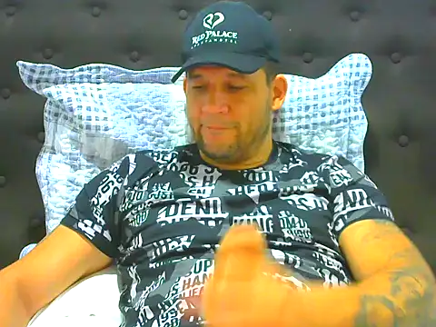 Snapshot of altenori112 chatting on May 28, 12:41 am altenori112 online show from May 28, 12:41 am