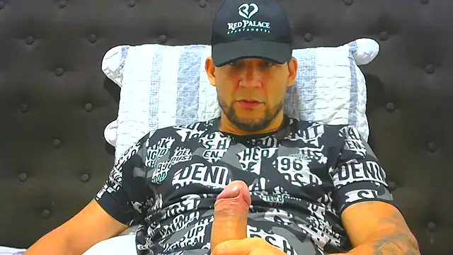 Snapshot of altenori112 chatting on June 24, 9:14 pm altenori112 online show from June 24, 9:14 pm