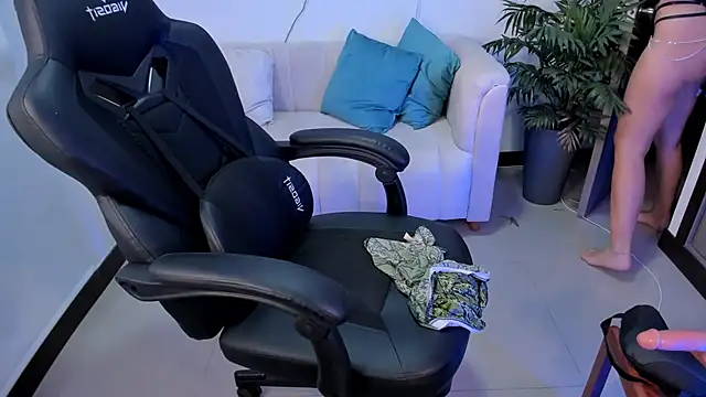 SaraParker  online show from January 21, 2:00 am