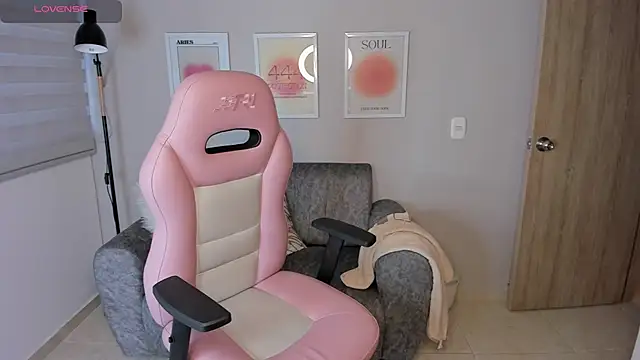 ashley 23  online show from July 10, 10:56 pm