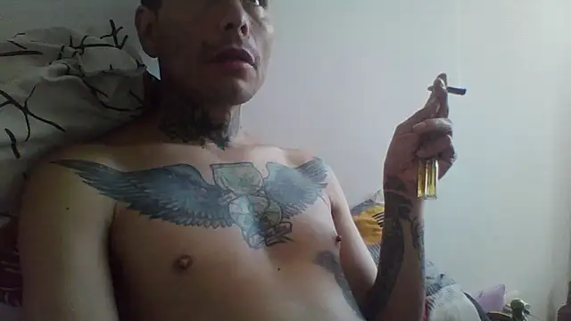 Snapshot of dannnyhot24 chatting on April 22, 1:34 pm dannnyhot24 online show from April 22, 1:34 pm