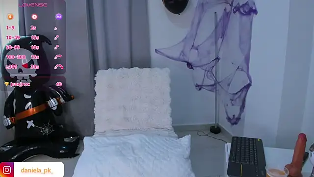 Snapshot of roxy_pk_ chatting on October 25, 9:31 pm roxy pk online show from October 25, 9:31 pm