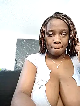 Snapshot of doucebrune chatting on May 22, 8:47 pm doucebrune online show from May 22, 8:47 pm