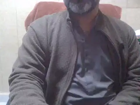 Snapshot of hairymaster95 chatting on January 3, 7:27 am hairymaster95 online show from January 3, 7:27 am