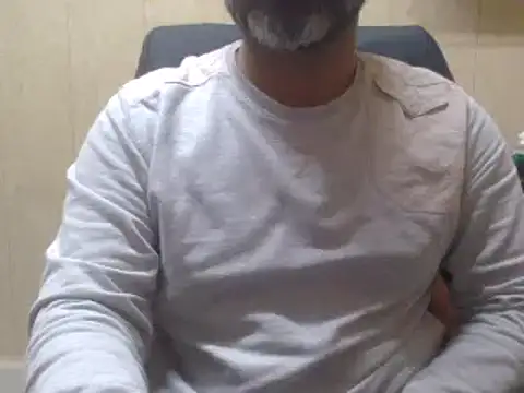 Snapshot of hairymaster95 chatting on January 26, 7:53 am hairymaster95 online show from January 26, 7:53 am