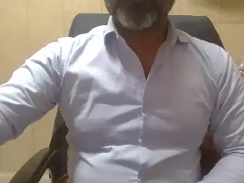 Snapshot of hairymaster95 chatting on February 12, 7:13 am hairymaster95 online show from February 12, 7:13 am