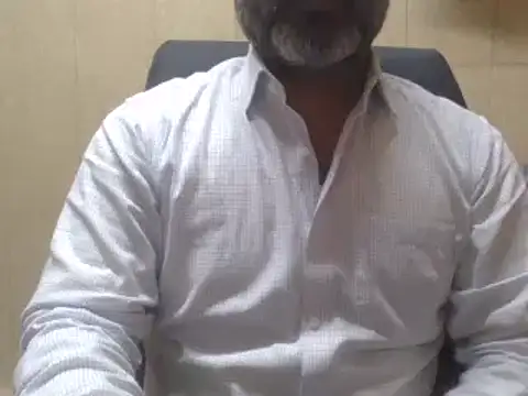 Snapshot of hairymaster95 chatting on February 13, 4:11 am hairymaster95 online show from February 13, 4:11 am