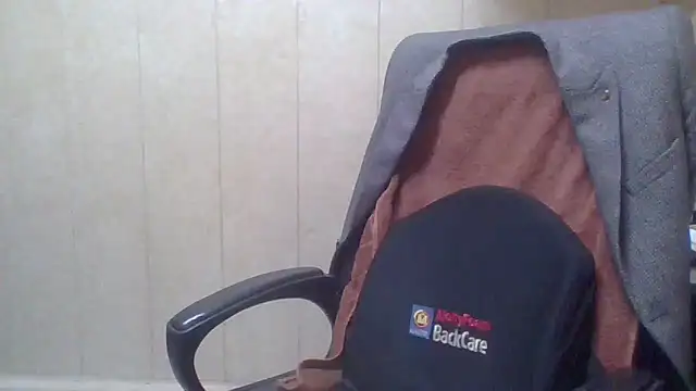 Snapshot of hairymaster95 chatting on February 24, 4:05 am hairymaster95 online show from February 24, 4:05 am