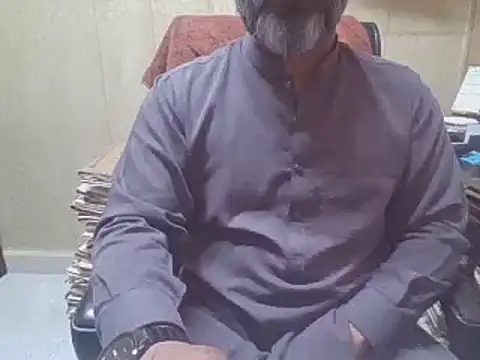 Snapshot of hairymaster95 chatting on October 5, 5:39 am hairymaster95 online show from October 5, 5:39 am