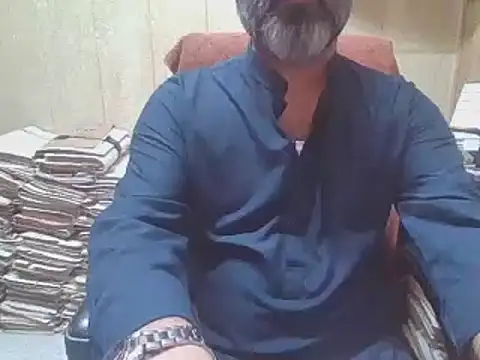 Snapshot of hairymaster95 chatting on October 16, 3:29 am hairymaster95 online show from October 16, 3:29 am