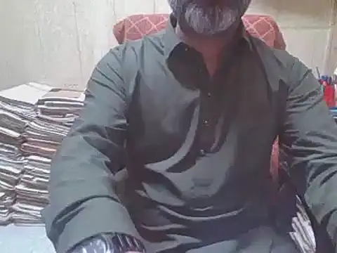 Snapshot of hairymaster95 chatting on October 23, 4:34 am hairymaster95 online show from October 23, 4:34 am