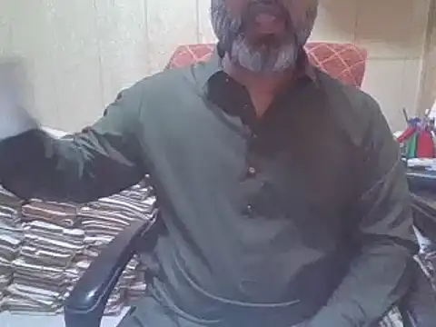 Snapshot of hairymaster95 chatting on October 24, 3:36 am hairymaster95 online show from October 24, 3:36 am