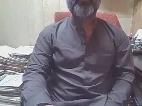 Snapshot of hairymaster95 chatting on November 5, 4:23 am hairymaster95 online show from November 5, 4:23 am